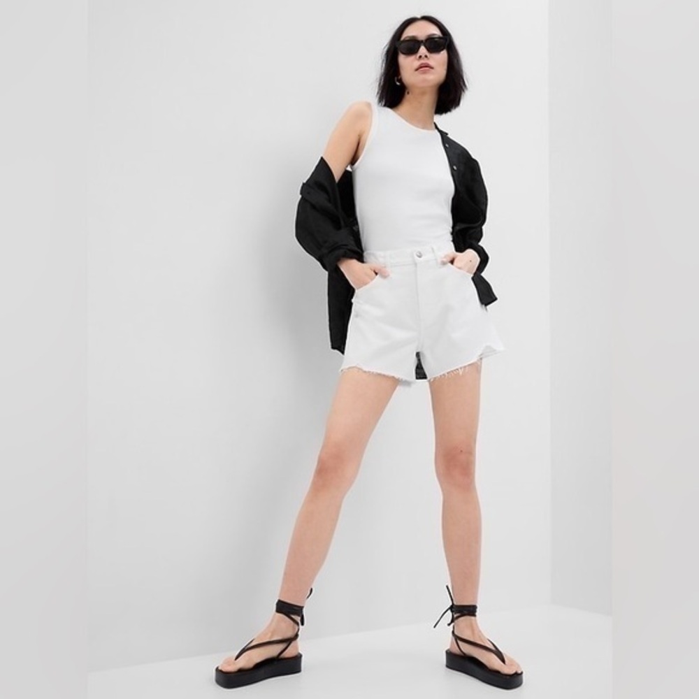 NWT GAP White 4” Distressed High Rise Jean Shorts Women’s Plus size 18 34 2X